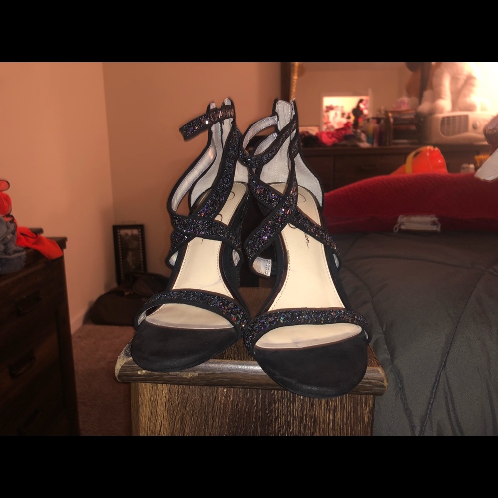 Heels - Picture 3 of 4